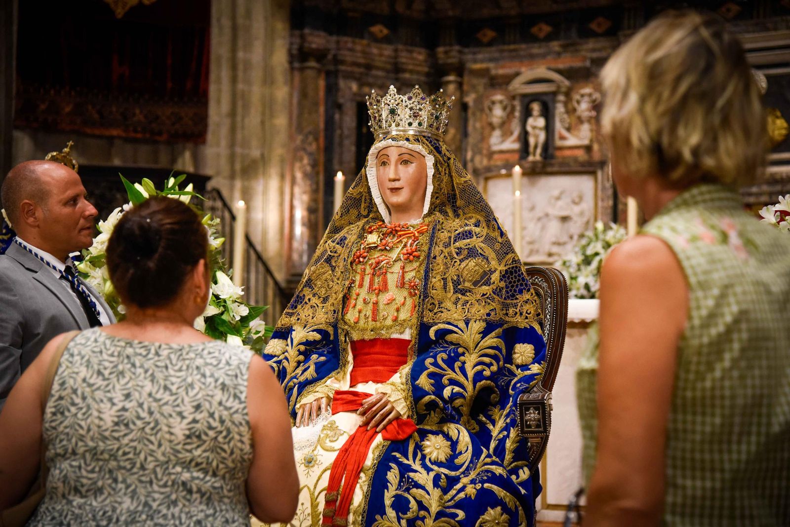 Besamanos de la Virgen de los Reyes