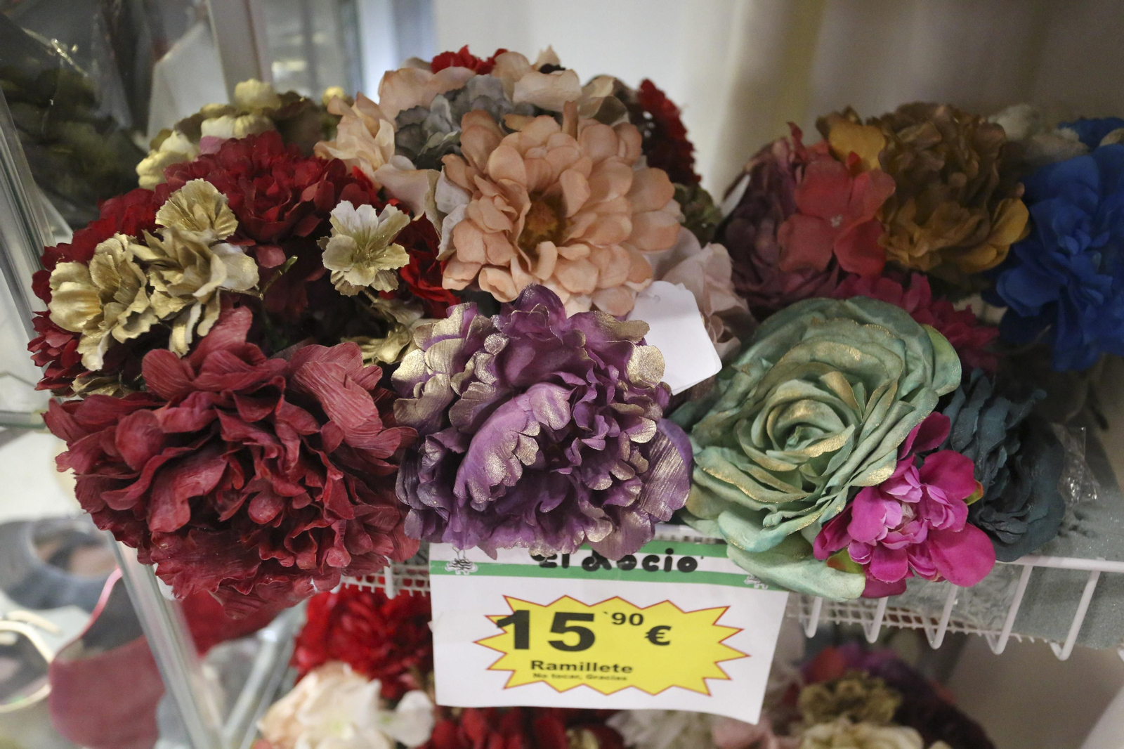 Las tendencias en trajes de flamenca para ir a la Feria de Málaga, en fotos