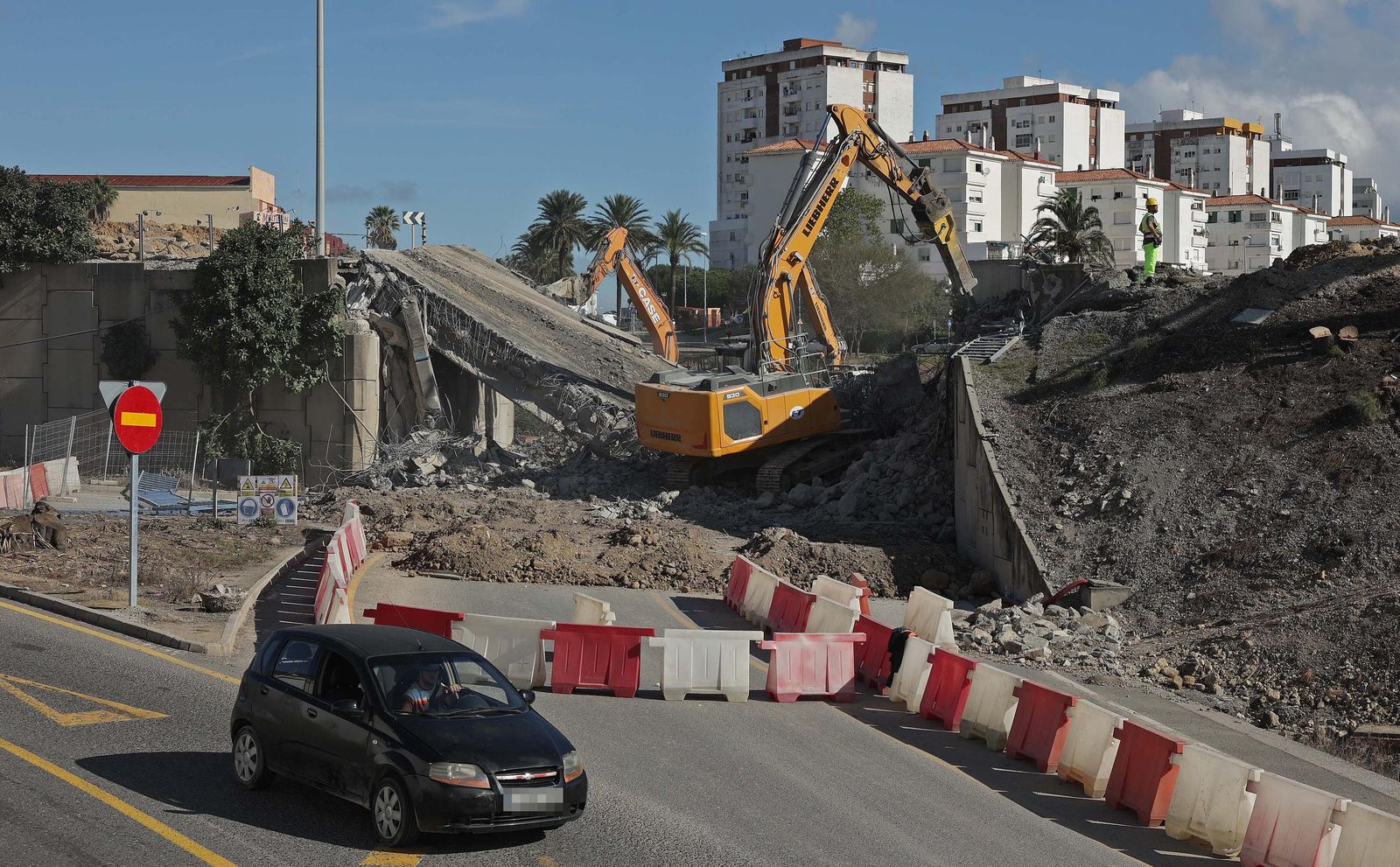 Fotos de la demolición del puente de Los Pastores en Algeciras