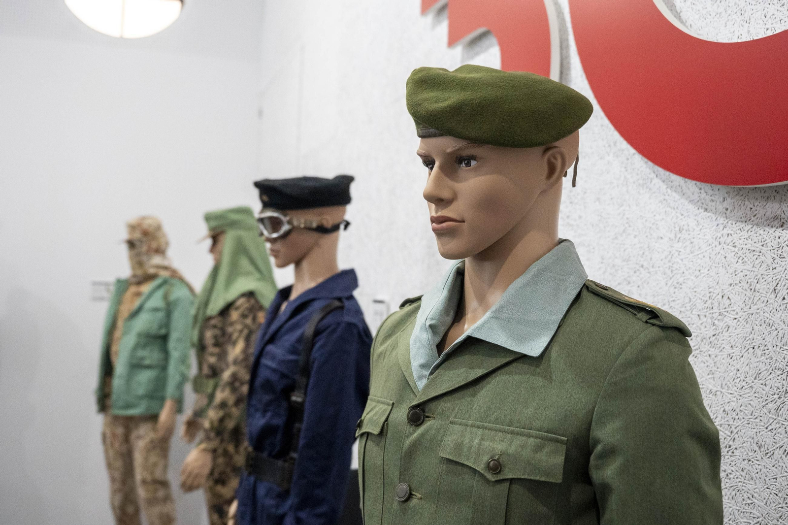 Exposición en Almería 'La Legión a través de sus uniformes', en imágenes