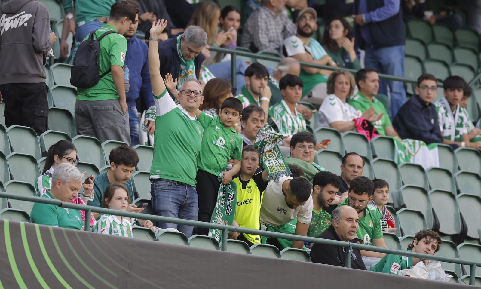 Búscate en las fotos del Betis - Jagiellonia