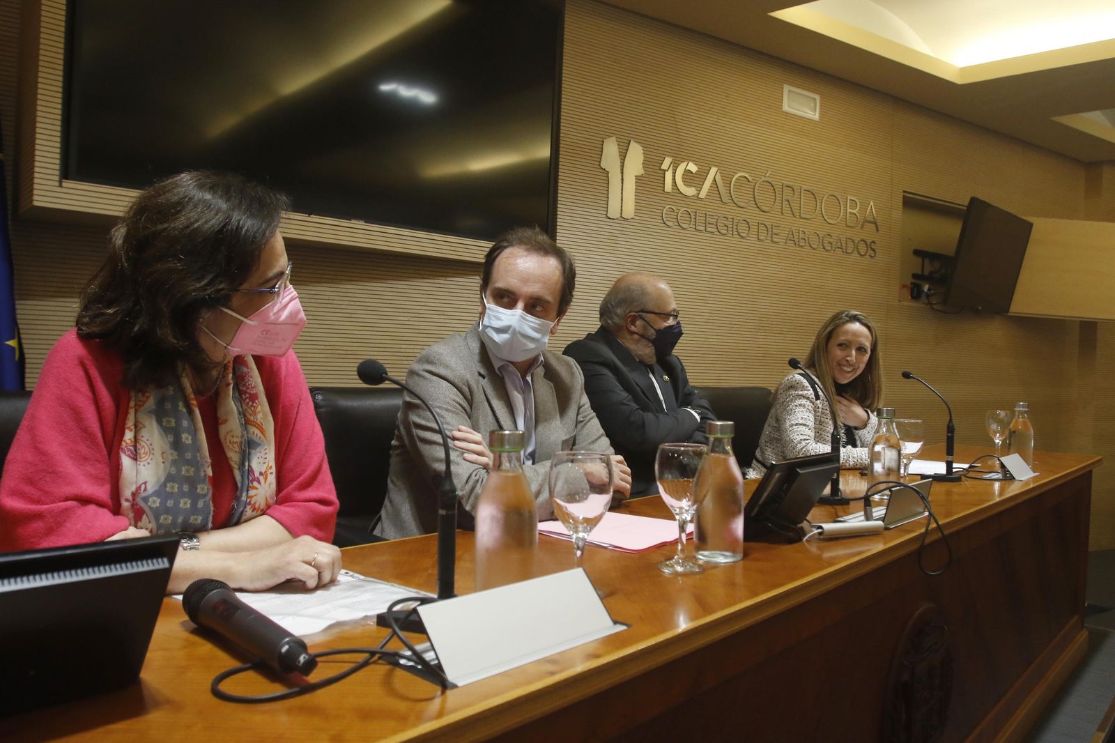 Un momento de la ponencia de Lucas González en el Colegio de Abogados.