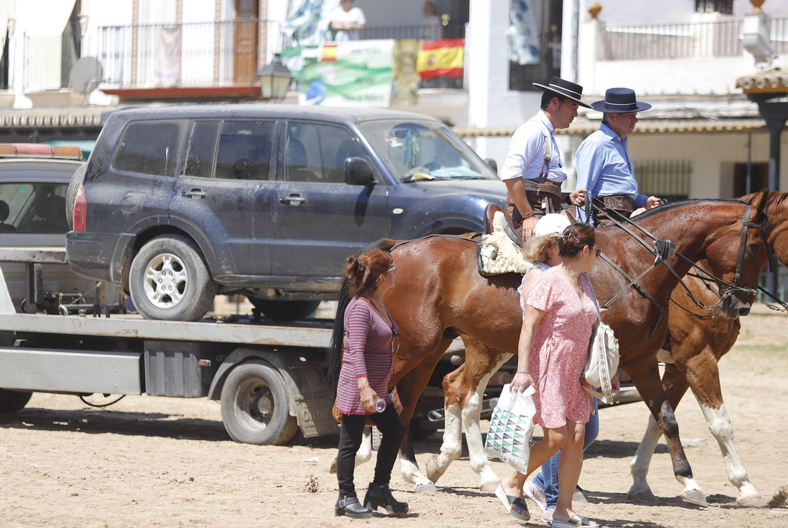 Ambiente en la aldea del Rocío en la jornada del sábado