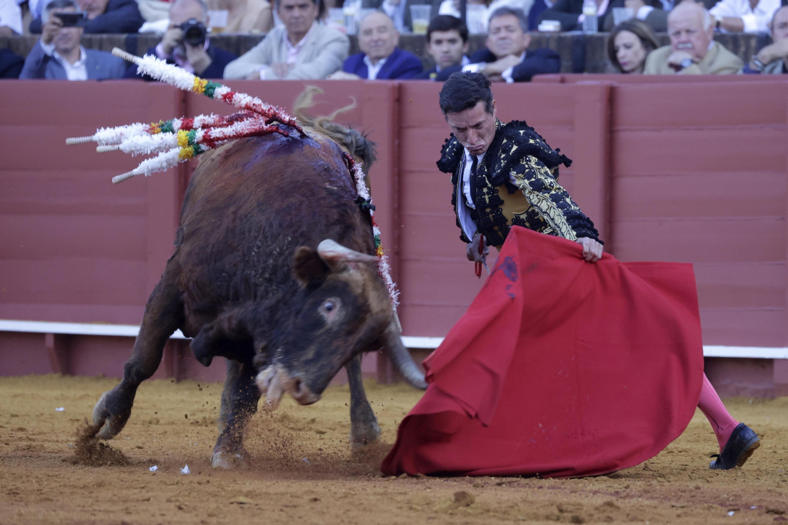 Las imágenes de la quinta corrida de abono en la Maestranza de Sevilla