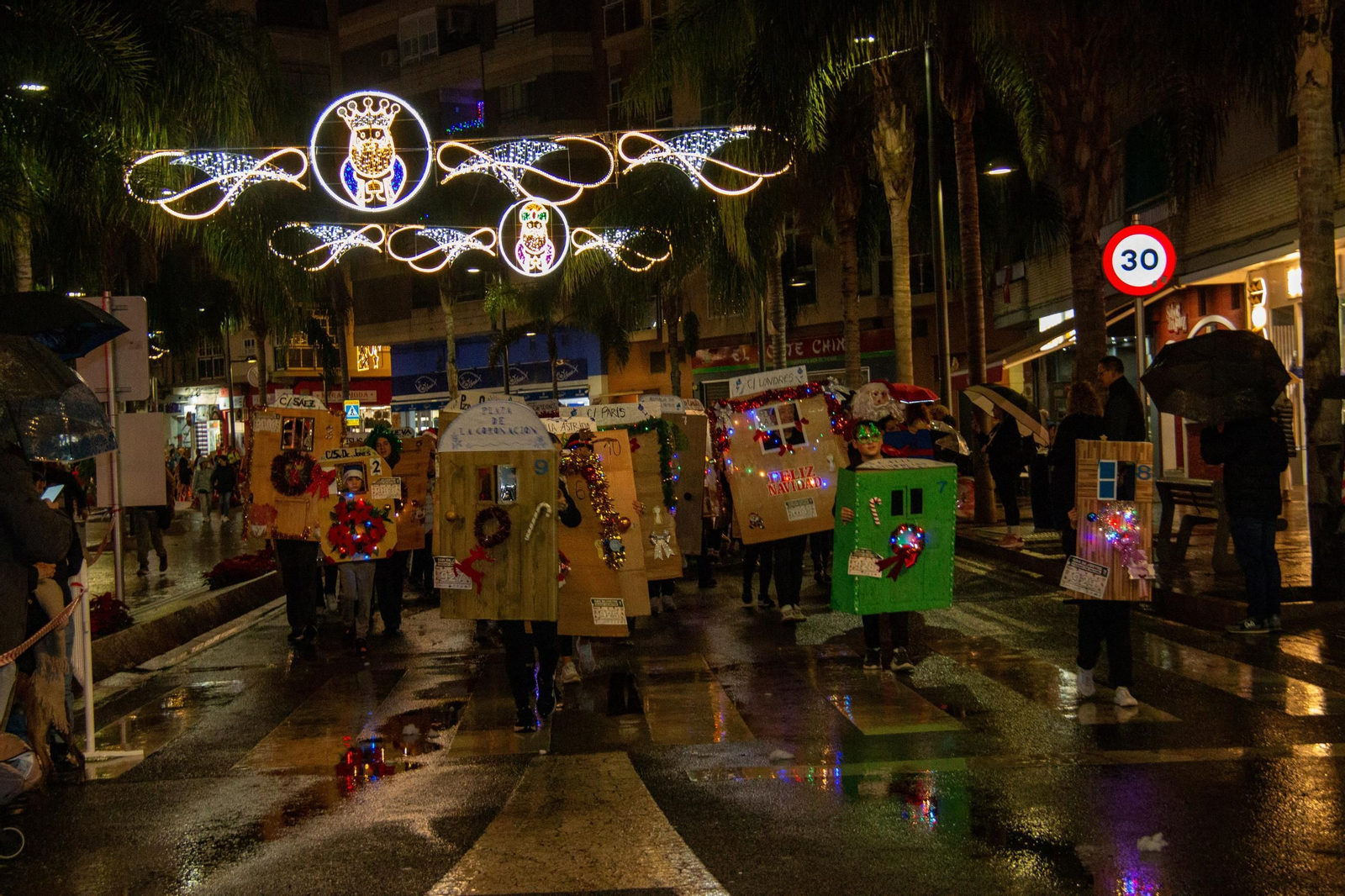 Ni la lluvia puede con la San Silvestre de Motril