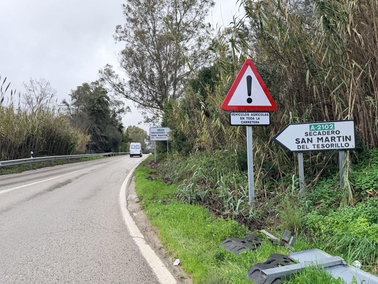 La carretera A-2102 reabierta al tráfico.