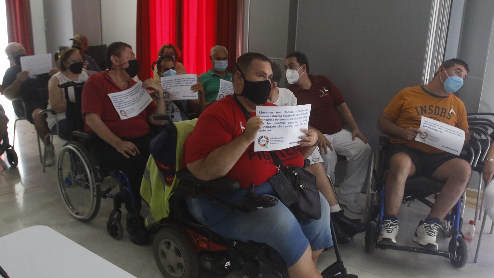 Asistentes a la presentación de la campaña por una mayor financiación de las plazas concertadas.