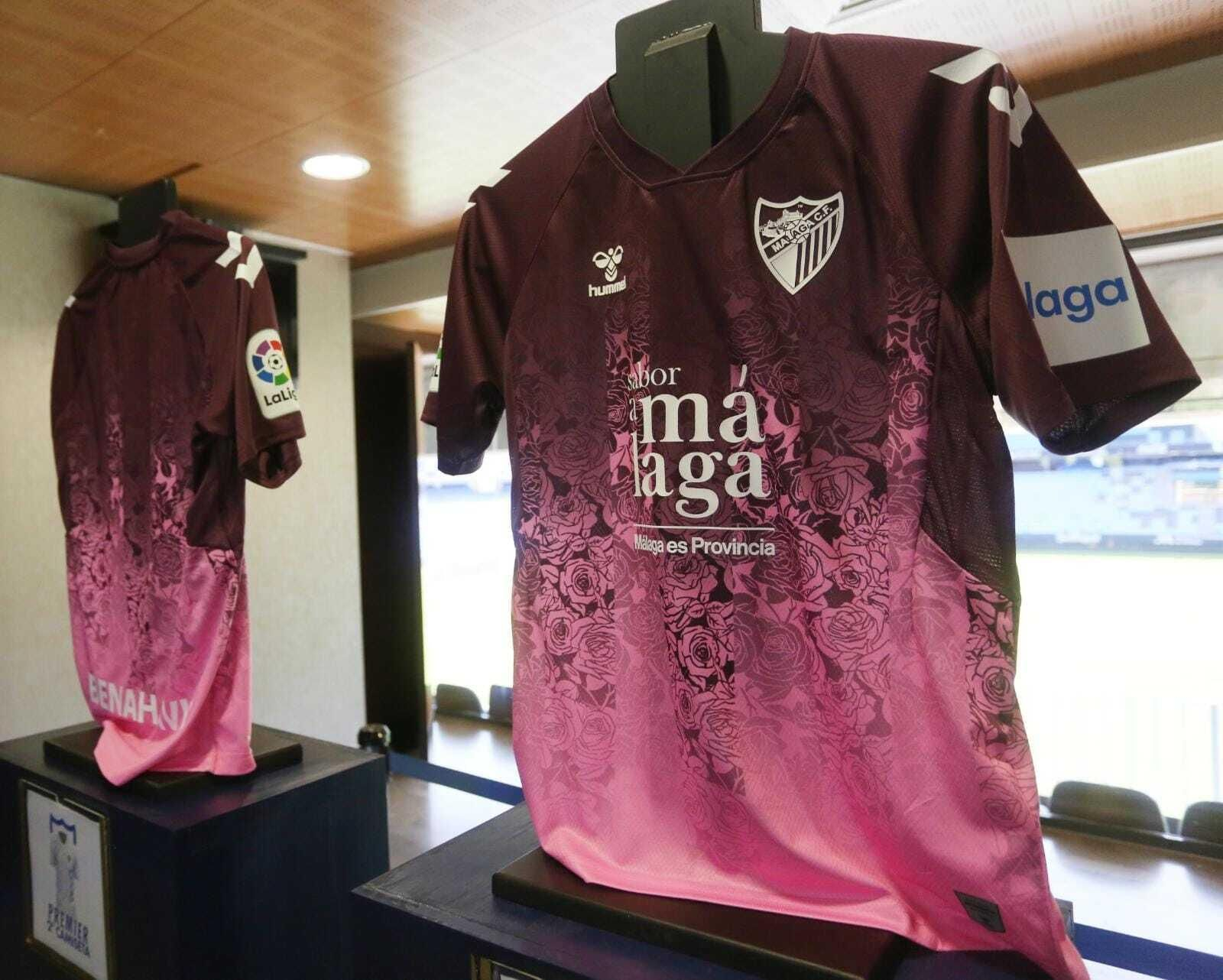 Así es la rompedora segunda camiseta del Málaga CF. Así es la rompedora segunda camiseta del Málaga CF.