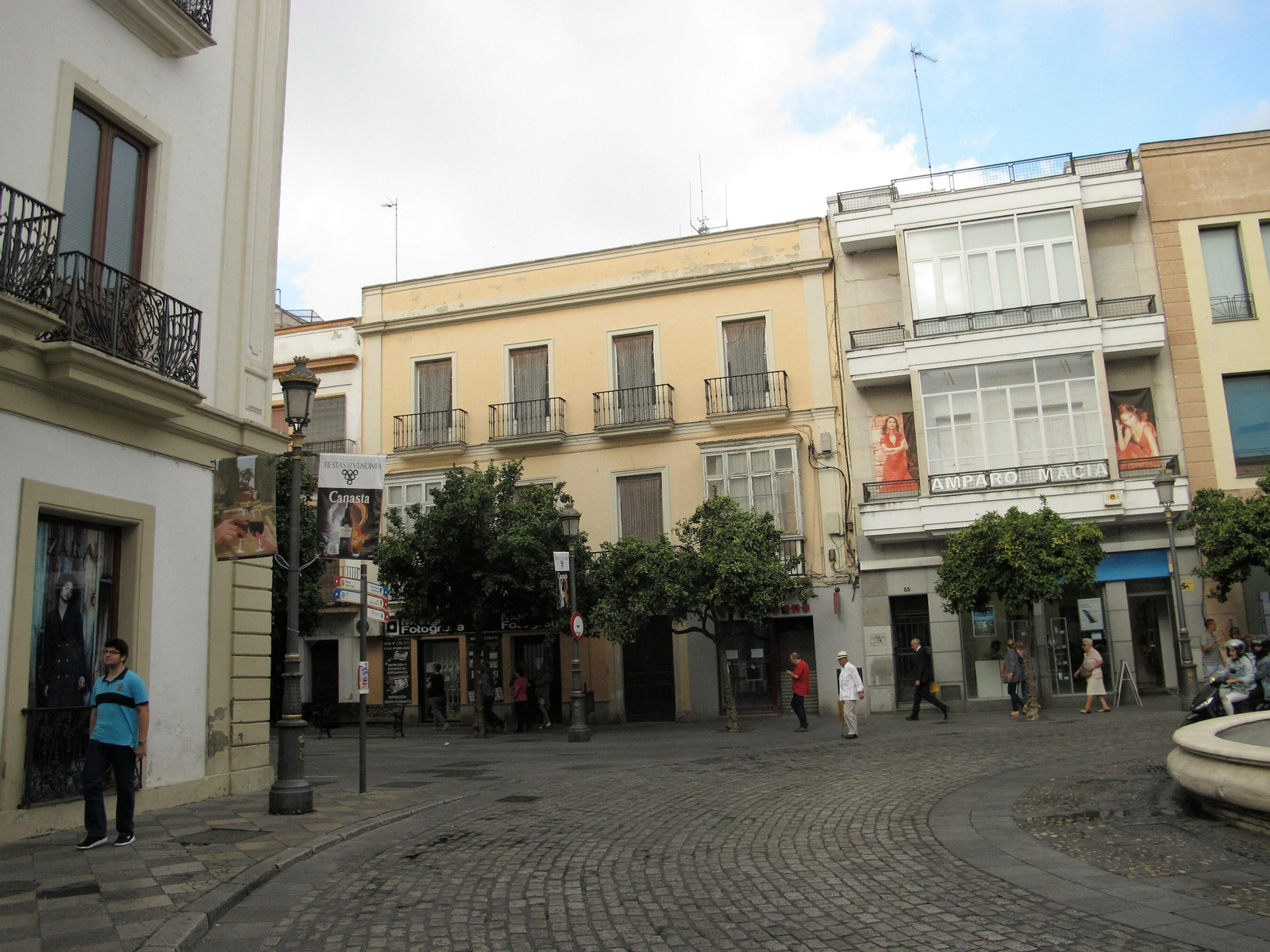 Edificio de Larga 53, primera ubicación del Hotel Los Cisnes, en la actualidad.