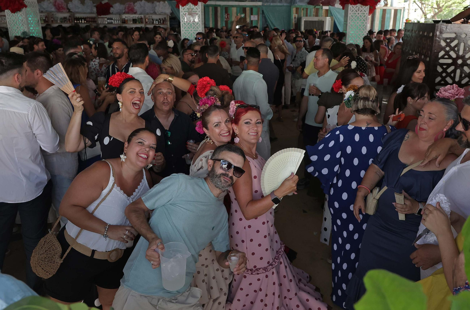 Búscate en las fotos del Domingo por Sevillanas de la Feria Real de Algeciras 2025