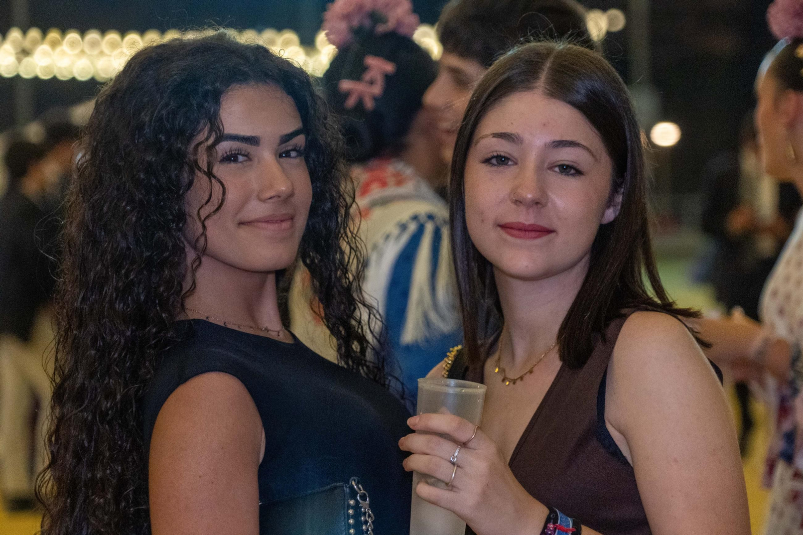 Imágenes del ambiente del ambiente de la noche del domingo en la Feria de Otoño y del Caballo 2025 de Huelva