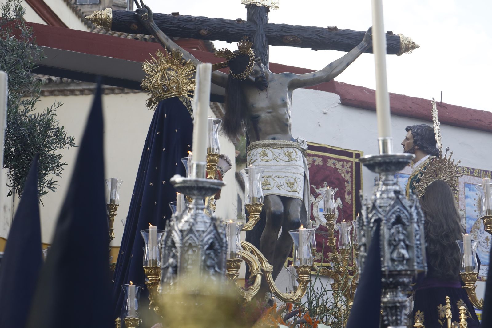 Jueves Santo en Córdoba: La procesión del Cristo de Gracia, en imágenes