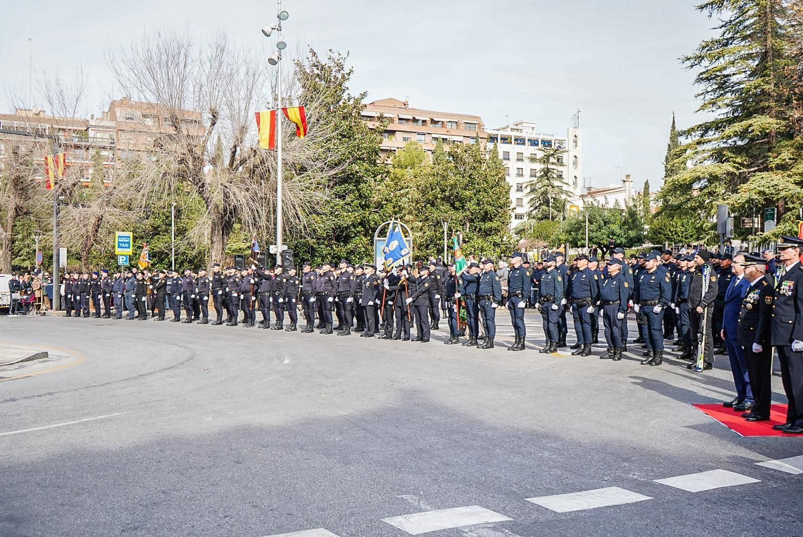 Fotogalería: Granada iza la bandera de España en el bicentenario de la Policía Nacional