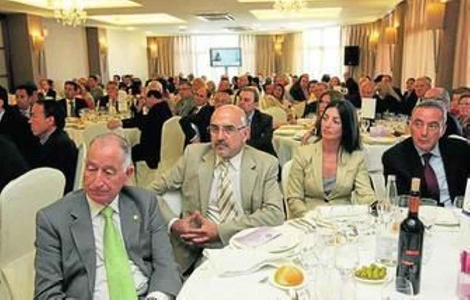 El presidente del Grupo Joly junto con Javier Arenas, presidente de los populares andaluces, la secretaria general del PP, María Dolores de Cospedal y el presidente de PhiloSeed, Manuel López Fernández.