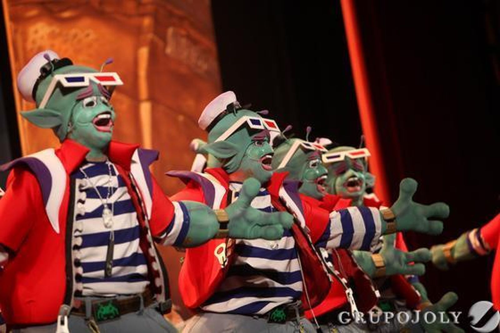 Comparsa 'Lo siento pisha, no to er mundo puede ser de Cai'  Foto: Jesus Marin