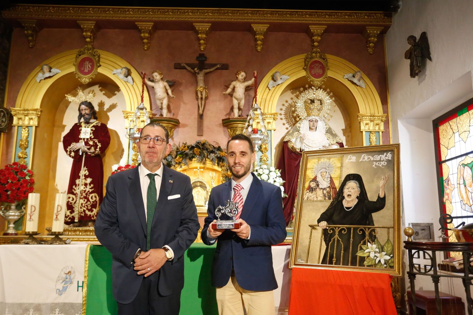 Las fotografías de la presentación del cartel de Valentín Rivera para la tertulia cofrade La Levantá