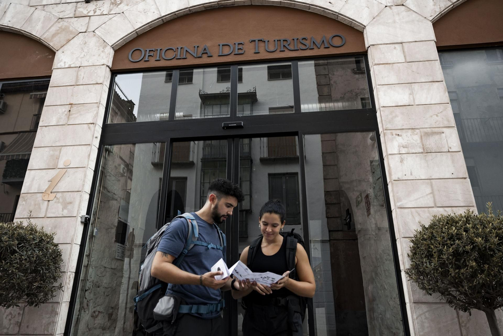 Arte urbano y turismo se dan la mano en estos murales del Camino Mozárabe de Santiago