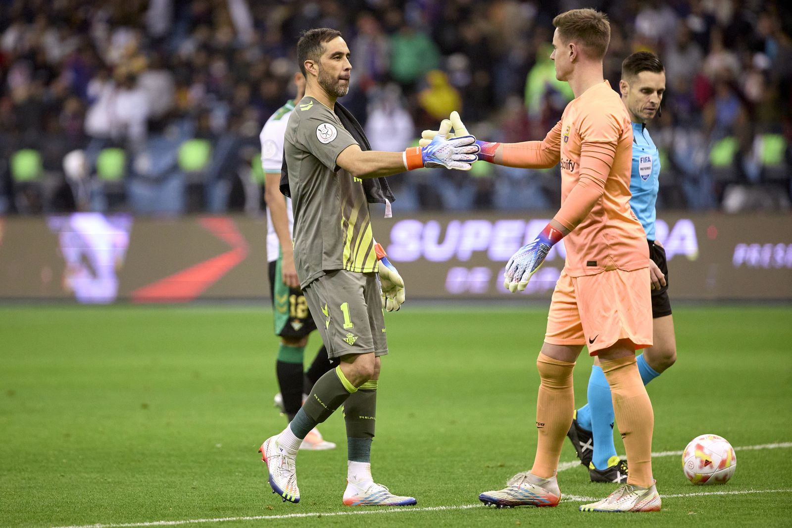 Las fotos de la prórroga y los penaltis del Betis - Barcelona