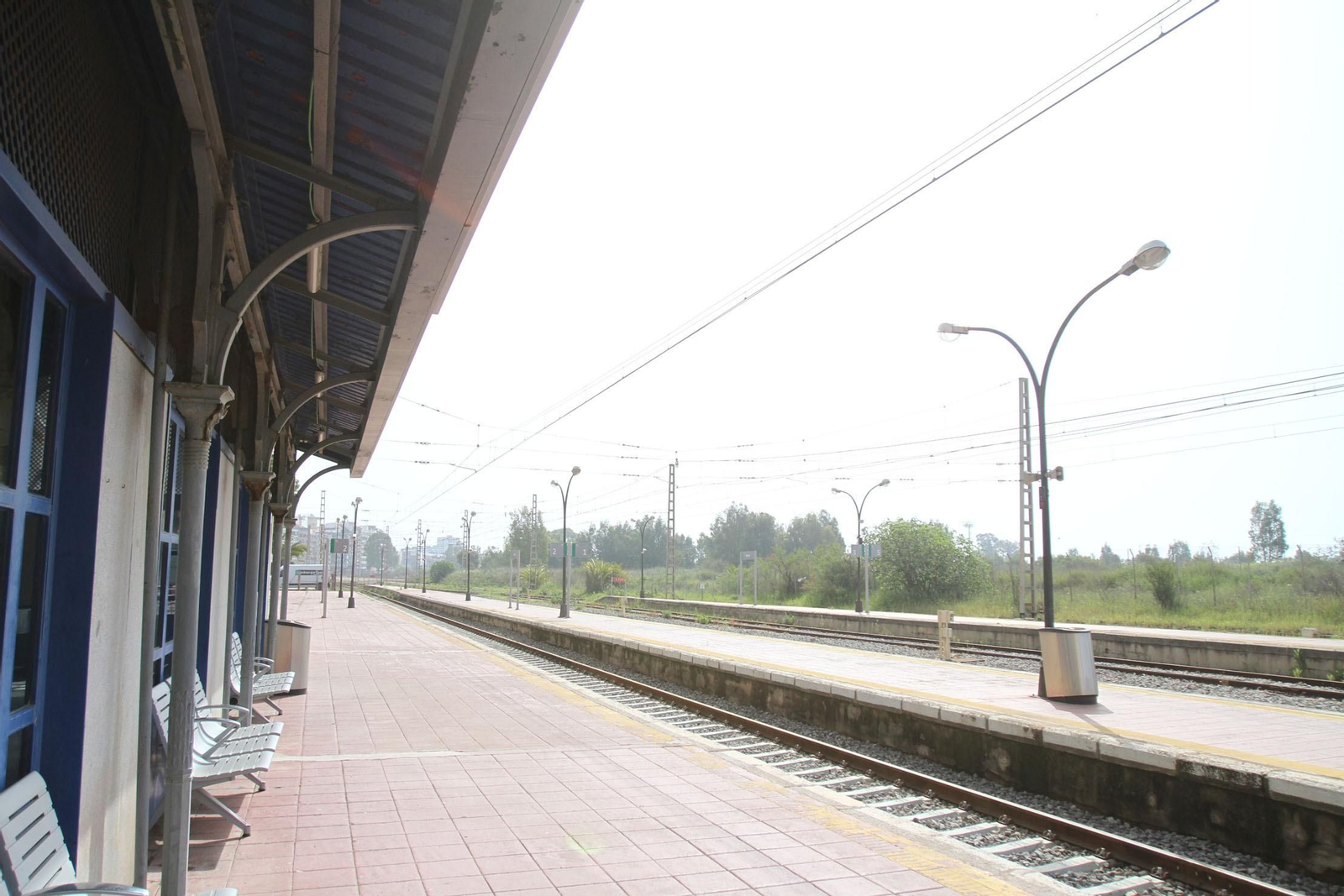 Las vías de la estación de Huelva ya no recibirán más trenes.