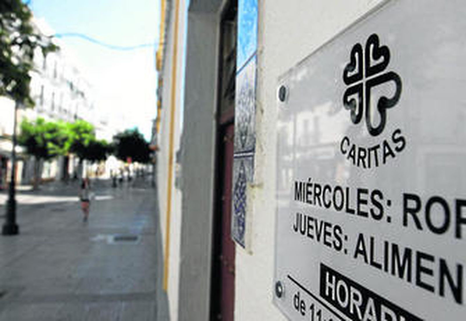 Una de las parroquias de Cáritas situada en la calle La Plaza.