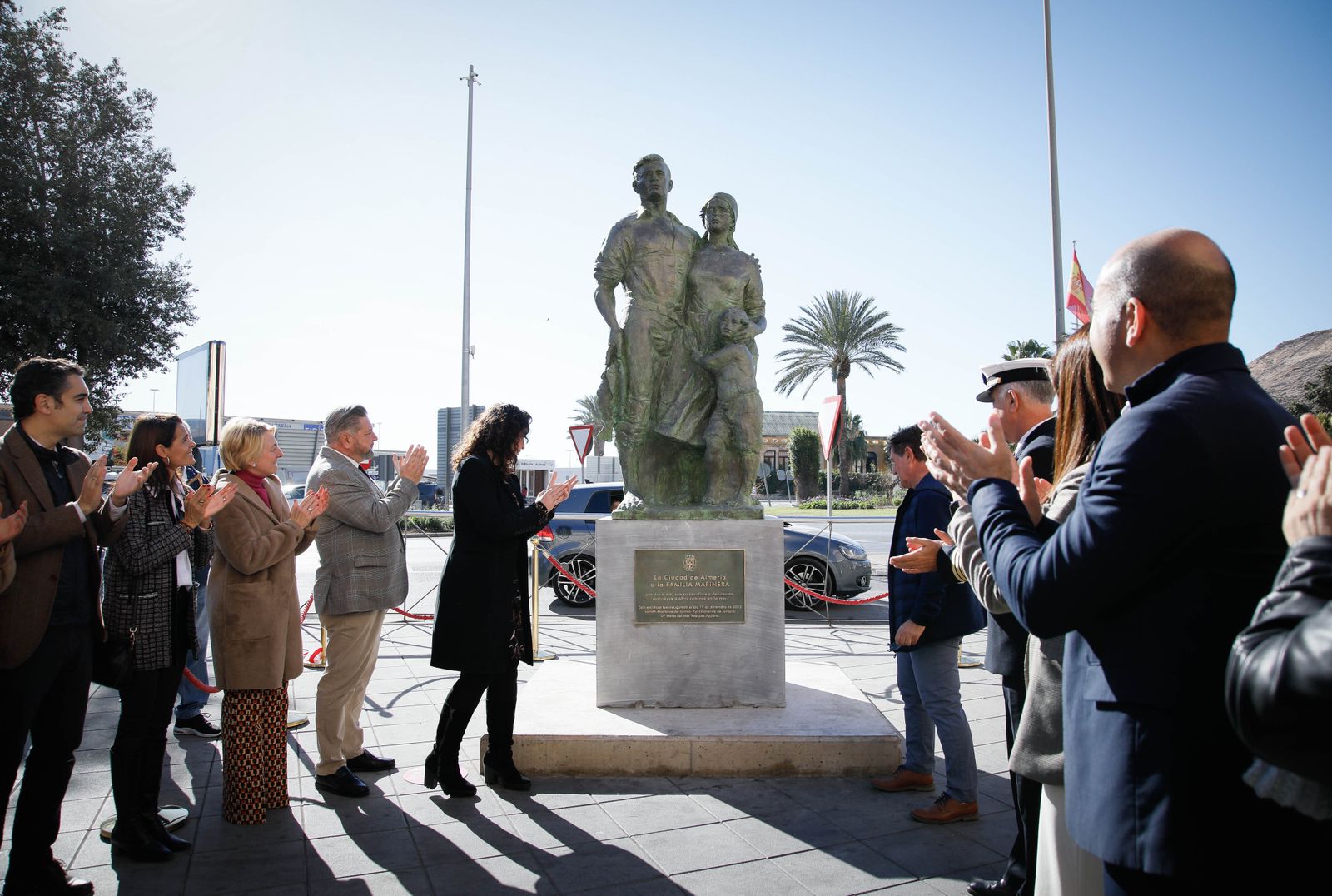 Imágenes de la inauguración sobre escultura ‘Familia Marinera’, del escultor Francisco Javier Galán, en homenaje a las familias de pescadores en Pescadería-La Chanca