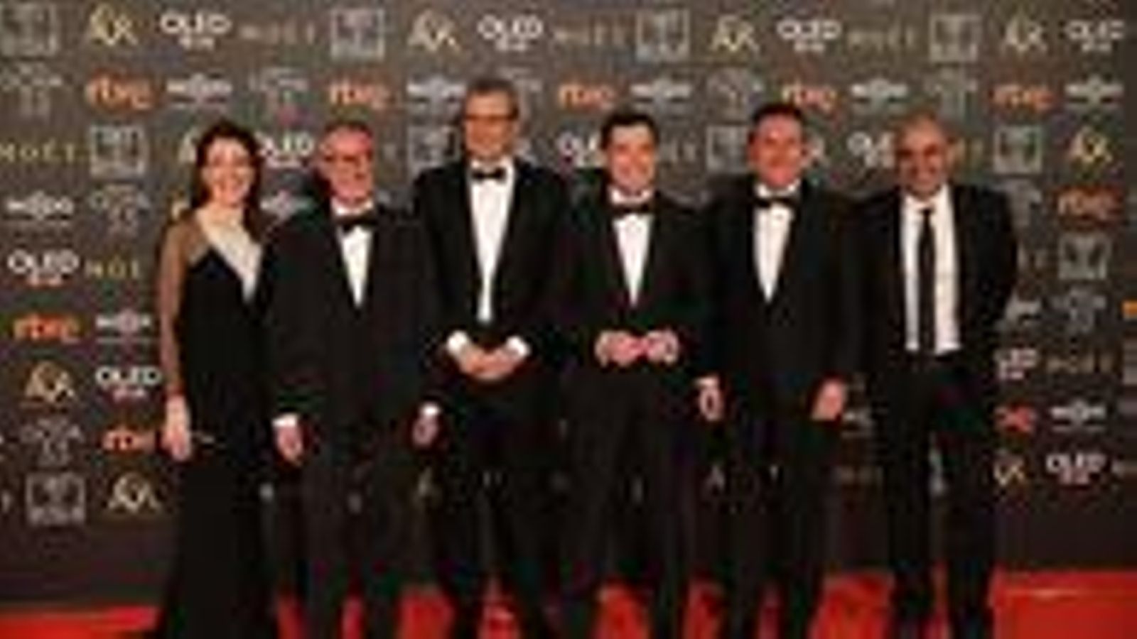 Juanma Moreno y Juan Espadas, junto a Barroso, entre otros académicos.