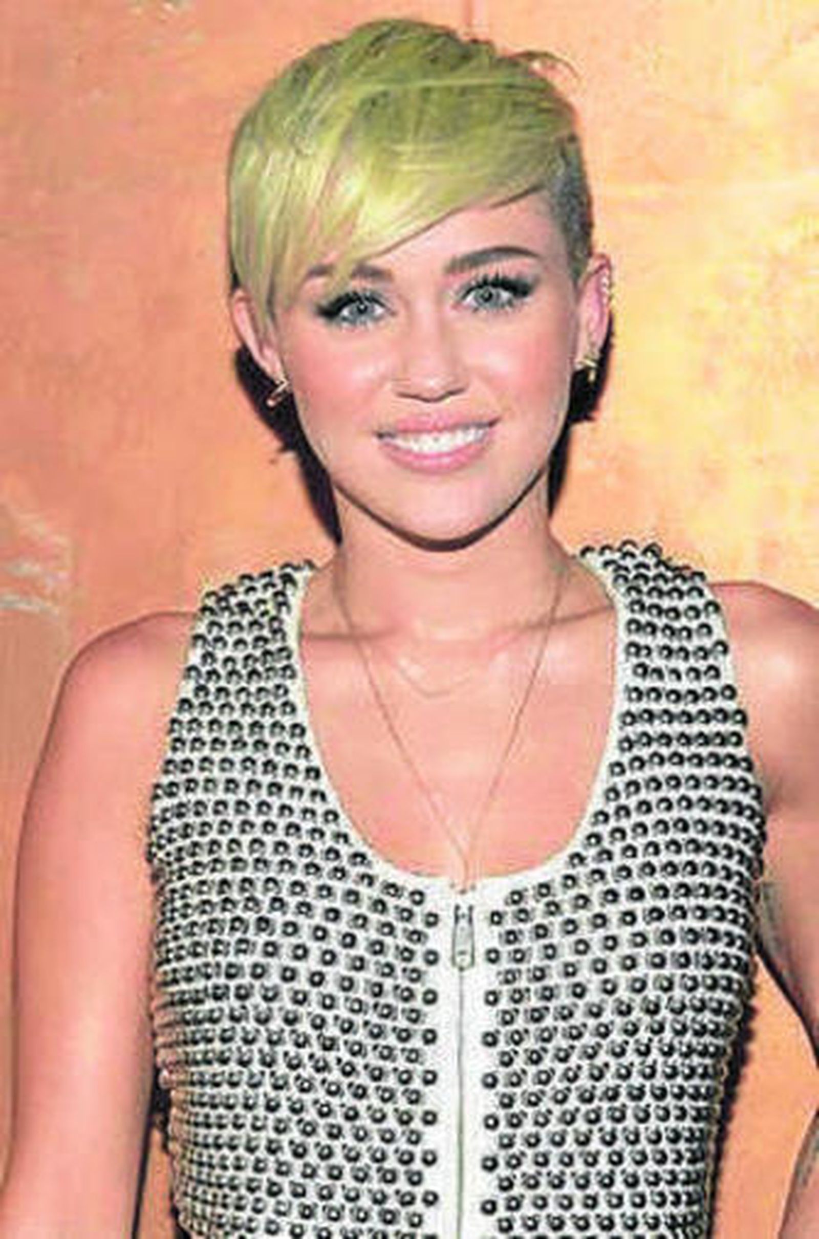 Miley Cyrus recibe un cerdito por su cumpleaños