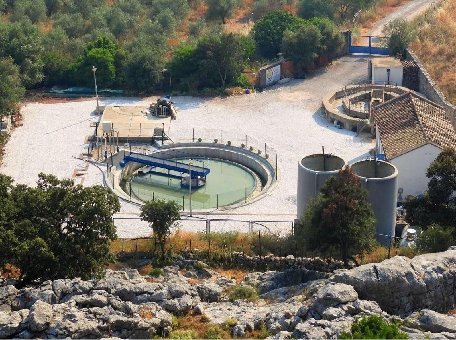 Vista de la  Edar de Villaluenga del Rosario.