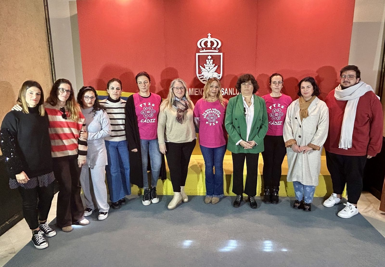 Carmen Álvarez junto a las profesionales del Personal Técnico de Integración Social