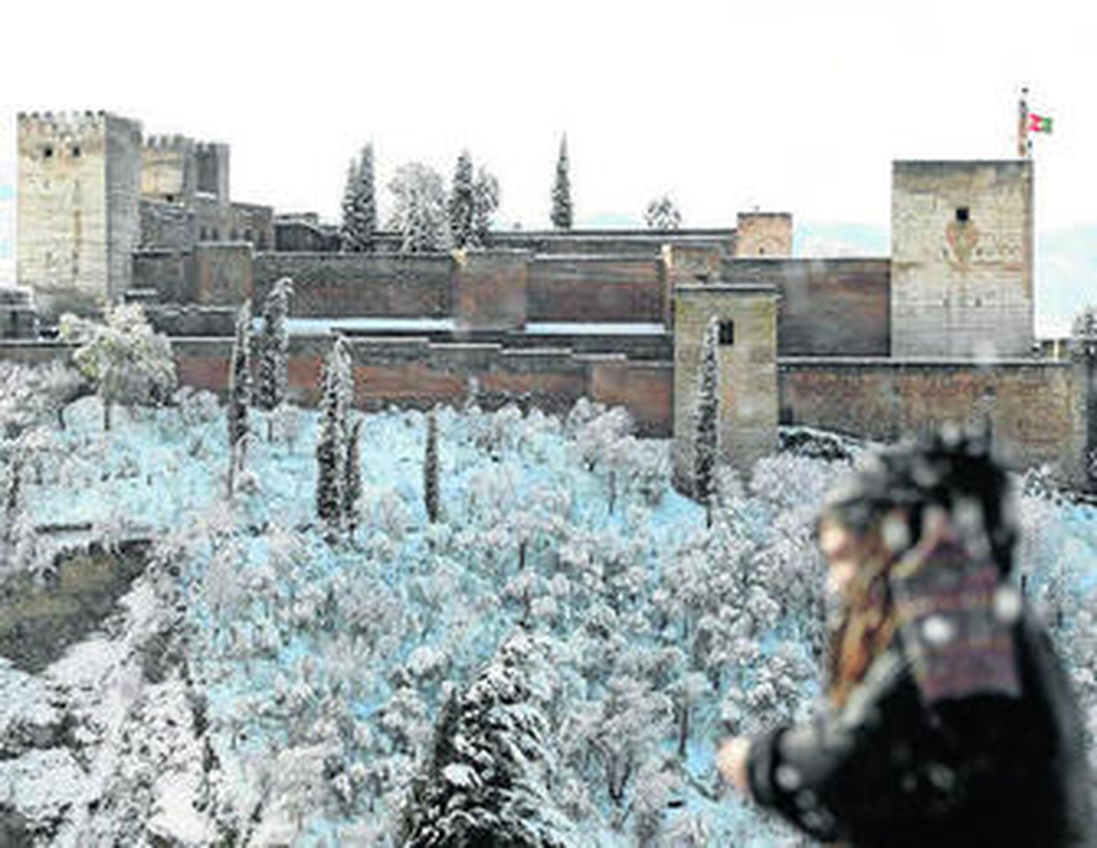 La nieve corta carreteras en varias provincias