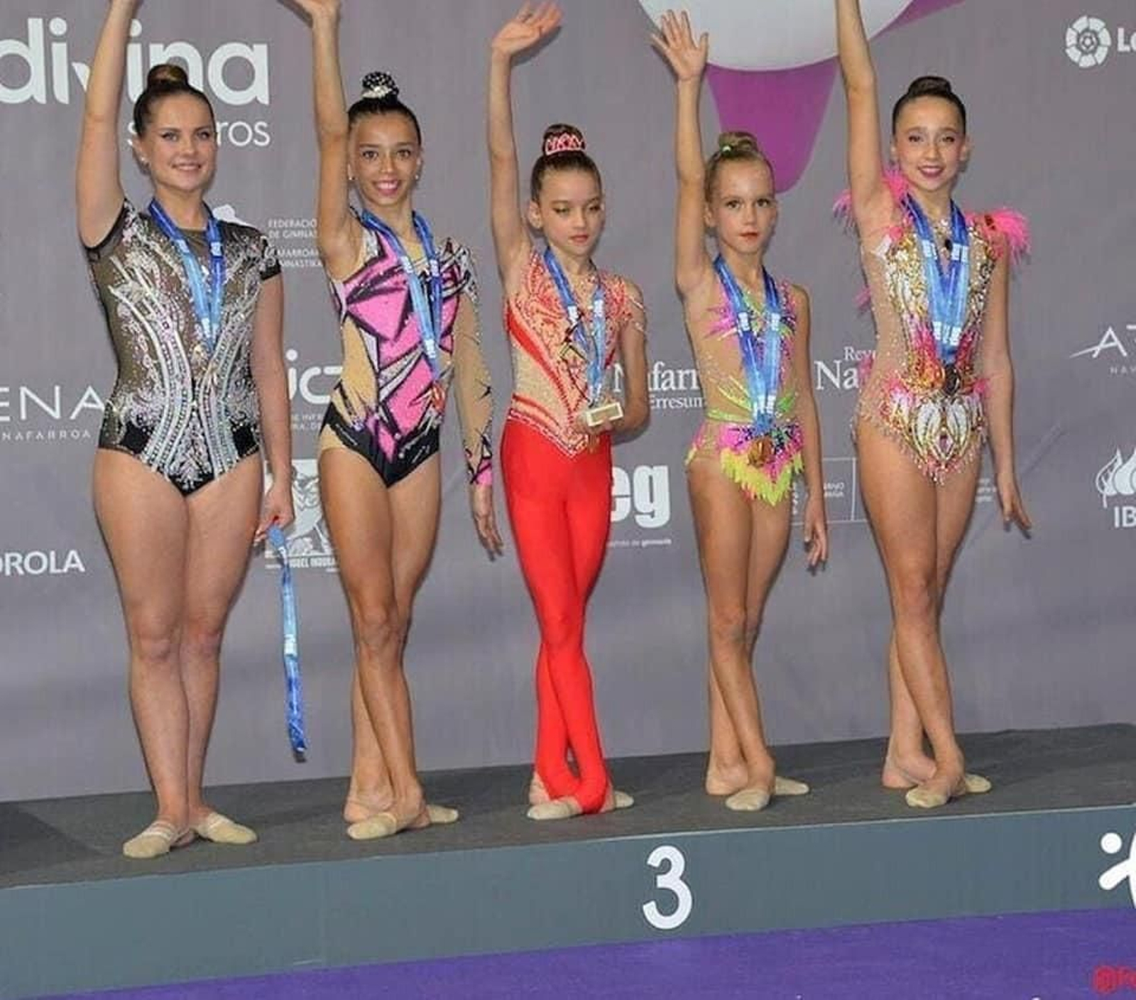 Nina Spagnolo con las demás andaluzas en el podio por autonomías.