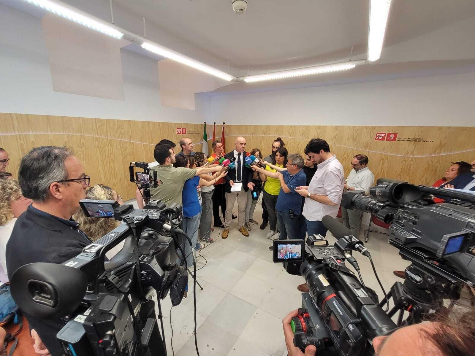 Muñoz atiende a los medios en una rueda de prensa reciente.