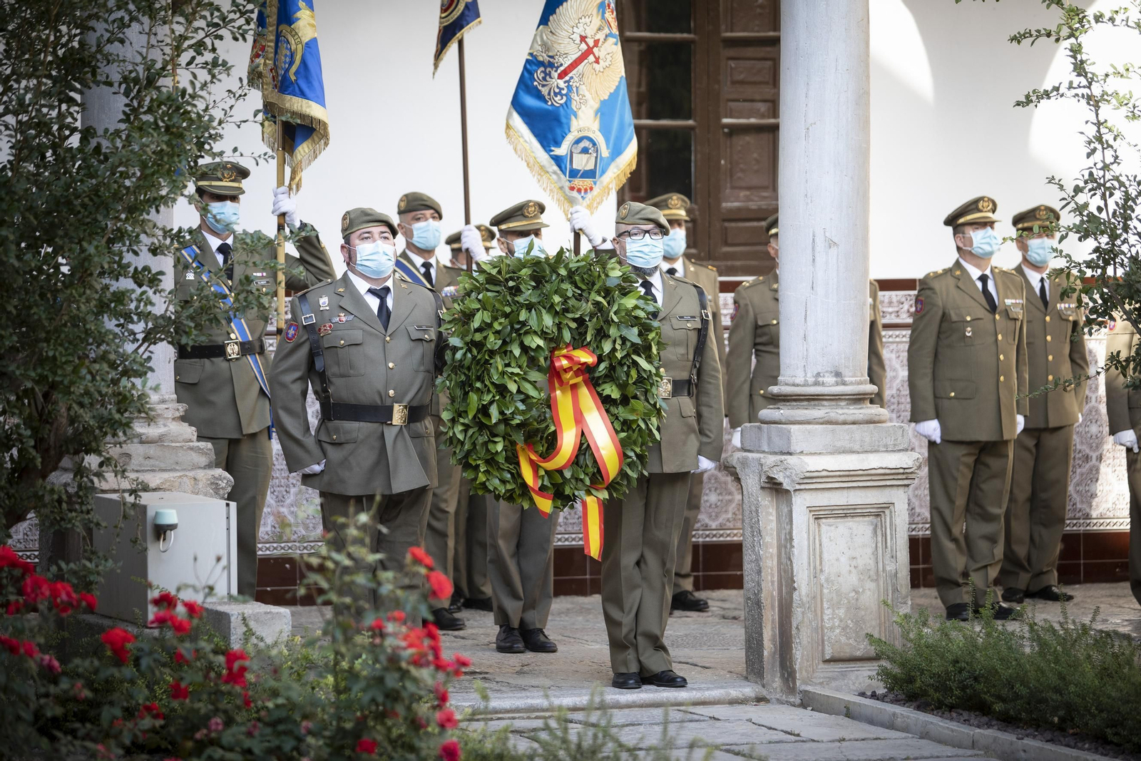 Fotos: la fiesta nacional se celebra en el Madoc de Granada con el izado de la bandera