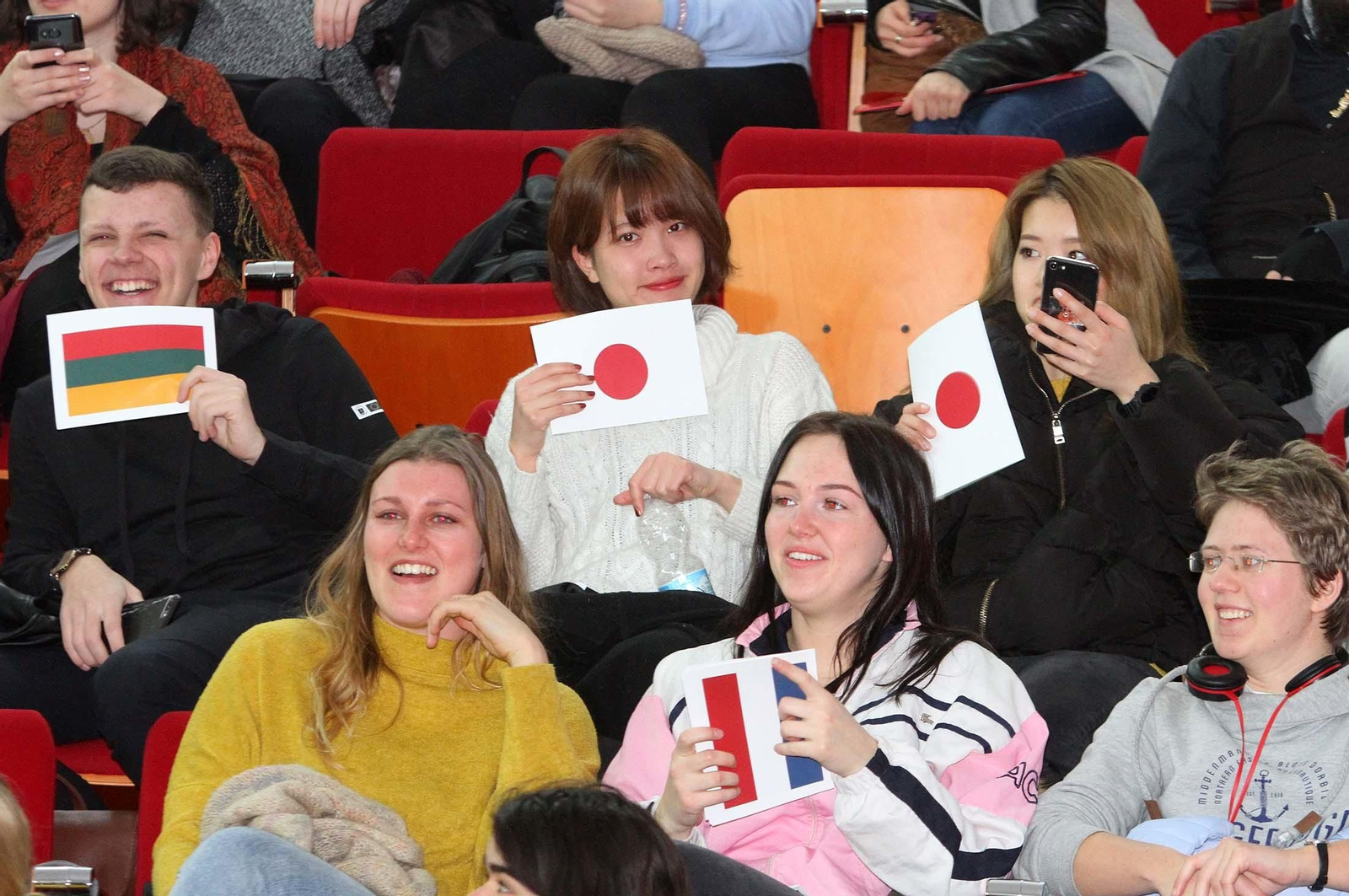 La universidad de Huelva da la bienvenida a los nuevos estudiantes Erasmus, en imágenes