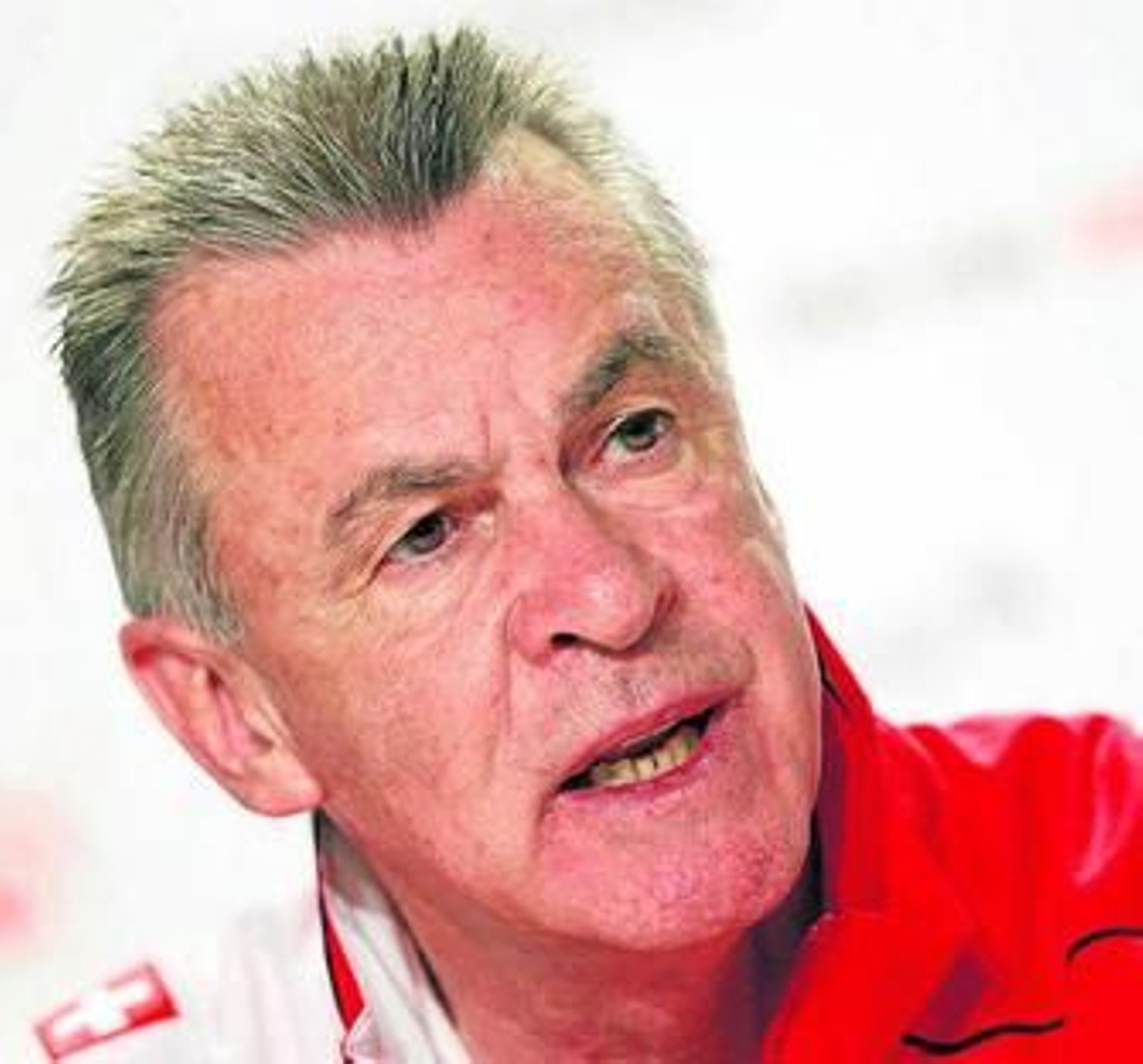 Hitzfeld atiende a los medios de comunicación ayer.