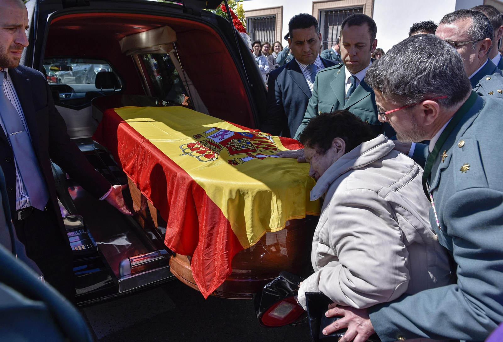 El funeral del guardia civil fallecido en Guillena, en imágenes