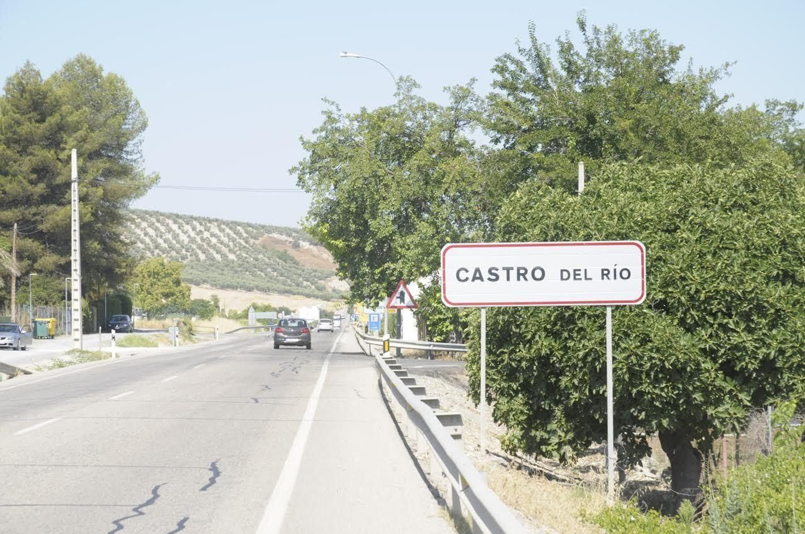 La N-432 a su paso por Castro del Río.