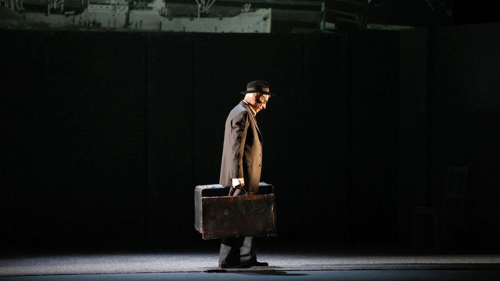 Imanol Arias en el Teatro Villamarta durante su representación de 'Muerte de un viajante' de Arthur Miller.