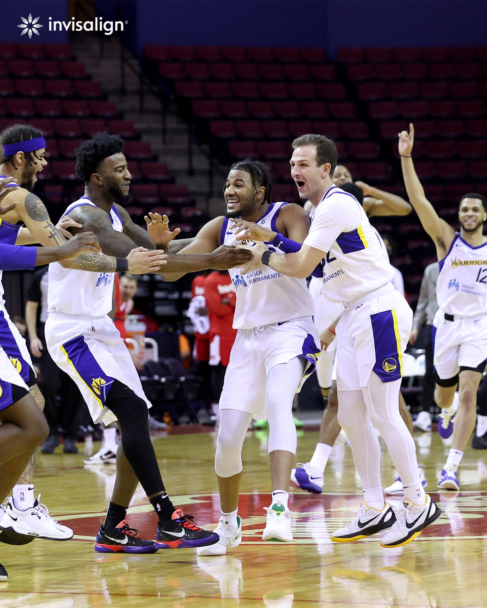 Frankie Ferrari celebra con sus nuevos compañeros.