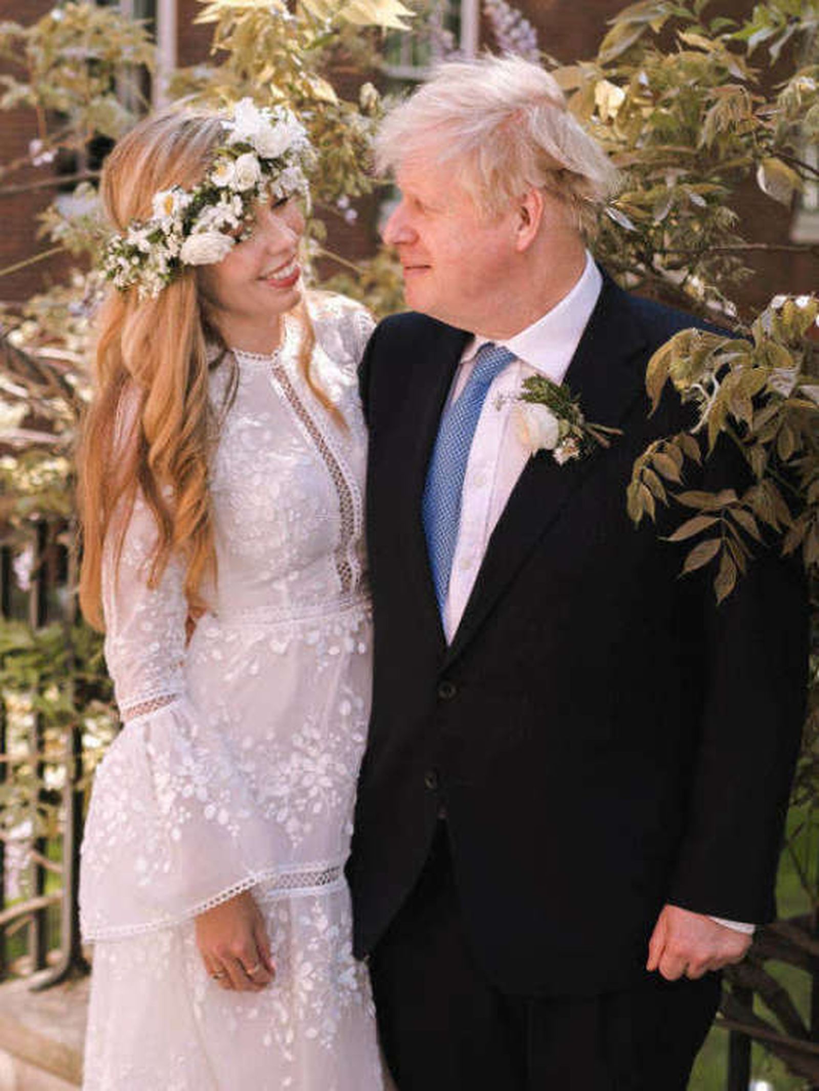Carrie, con su vestido de novia, de estilo 'boho' y aires griegos.