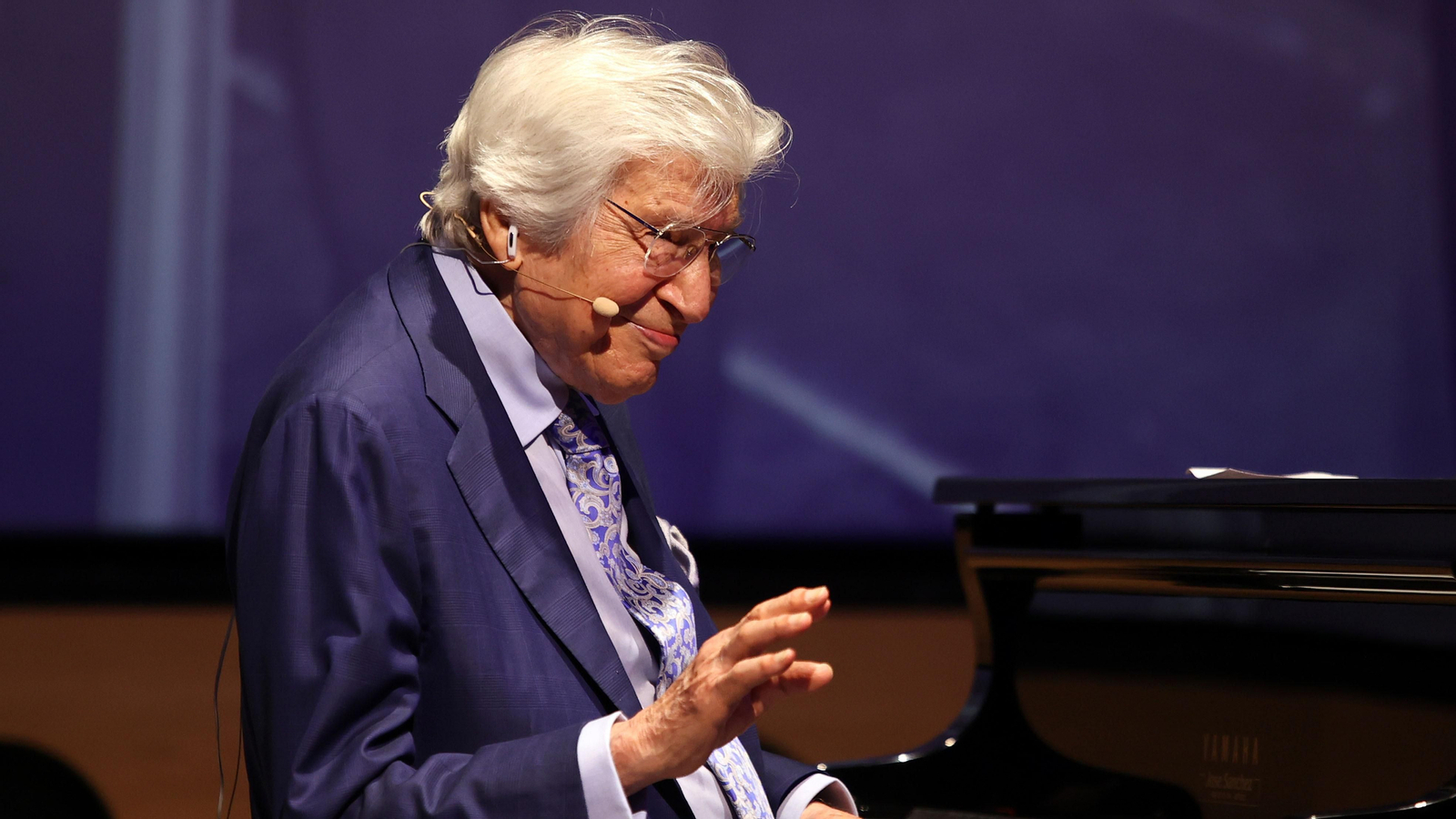 Manuel Alejandro recibe el premio Jerezano del Año del Rotary Club Jerez