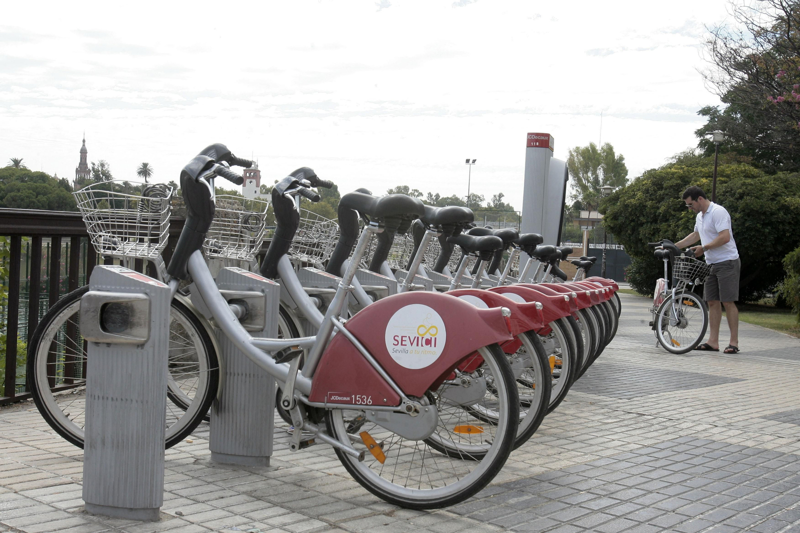 Una de las estaciones de Sevici en la ciudad.