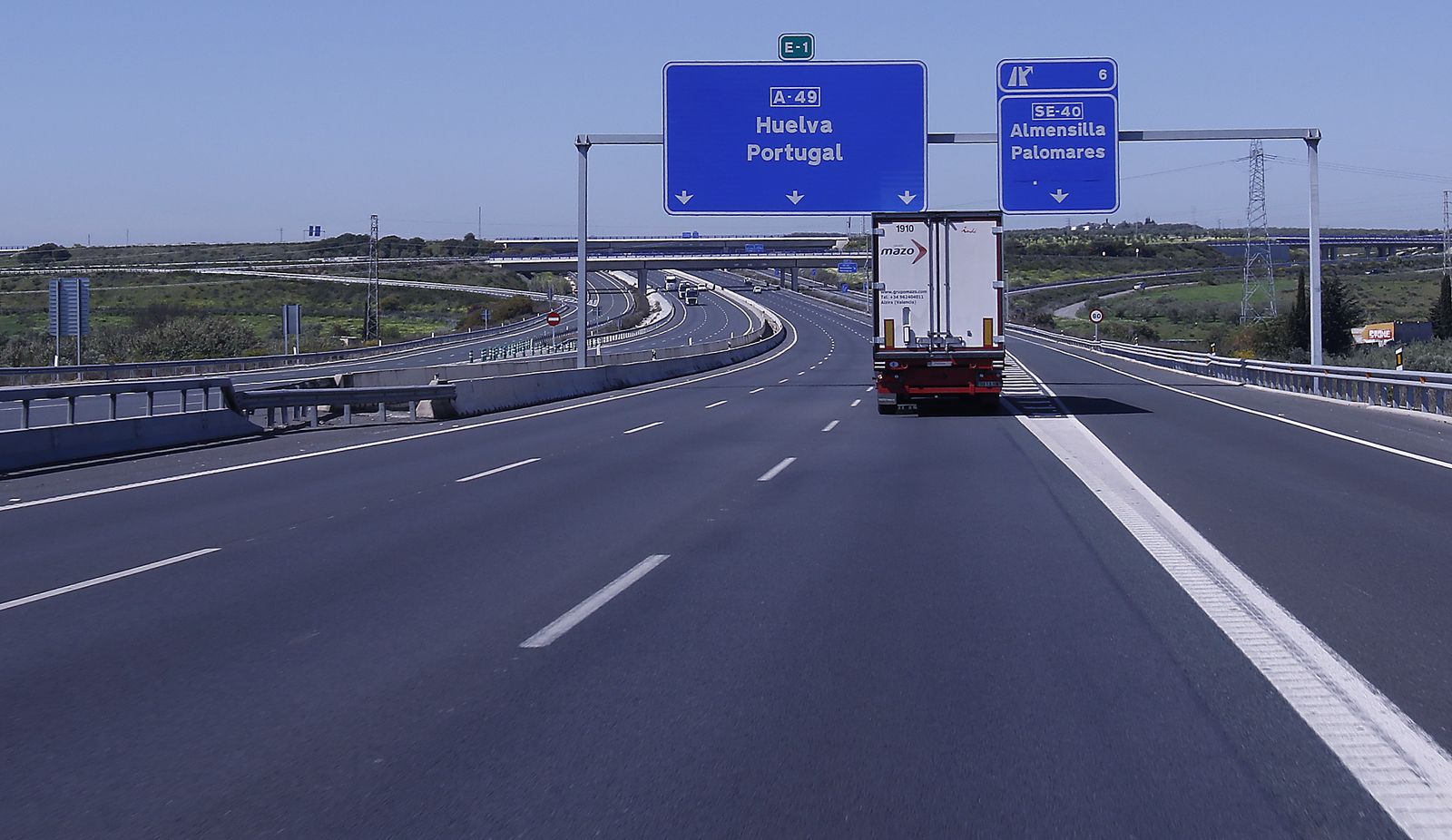 Controles de la Guardia Civil y Policía Local agradeciendo aplausos