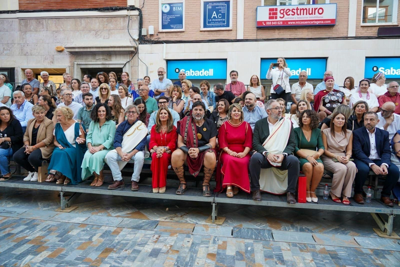 Así fue el paseo de la recreación de Cástulo de Linares por el desfile de Cartagena, en imágenes