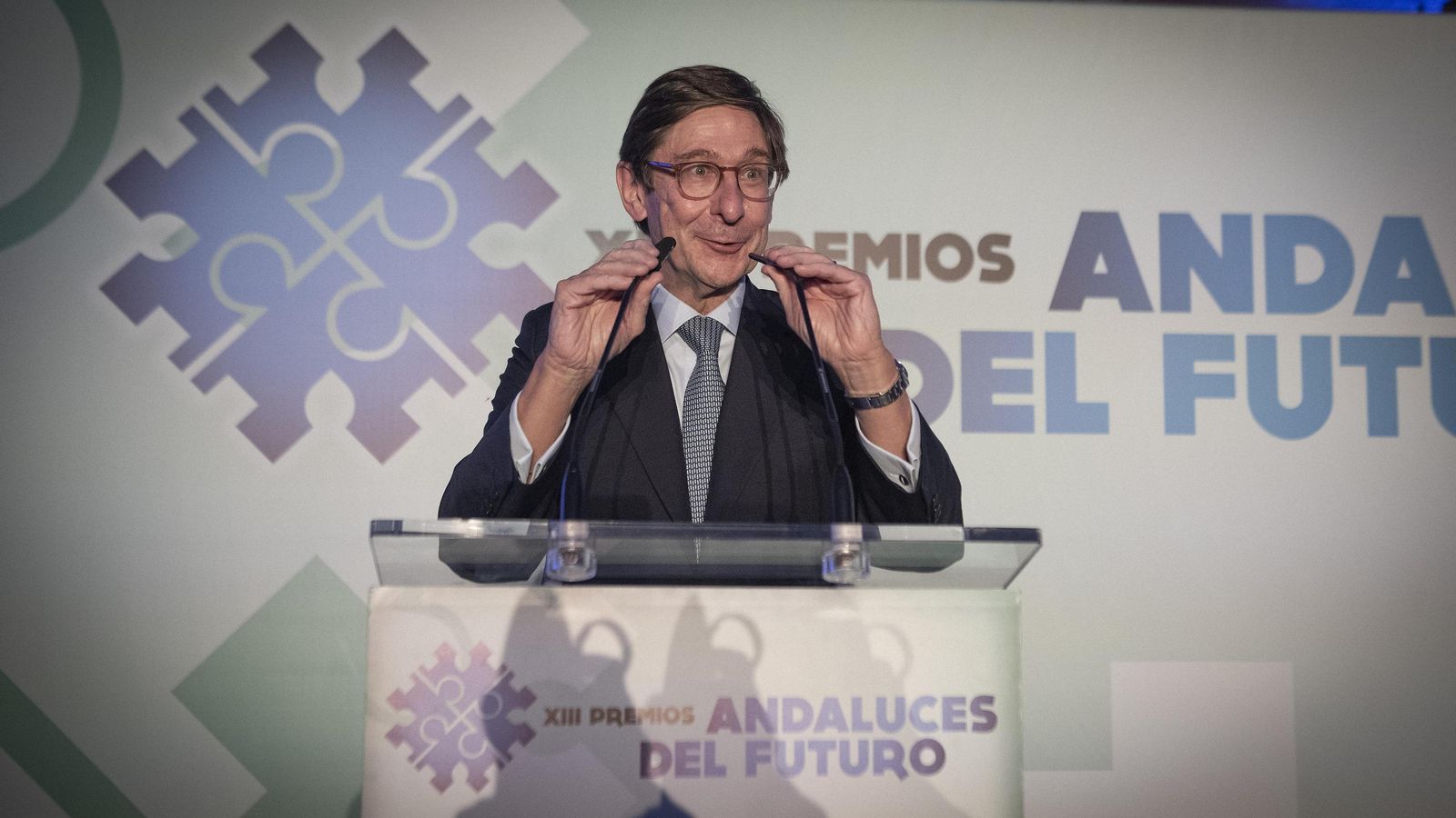 El presidente de Caixabank, José Ignacio Goirigolzarri, en su discurso.