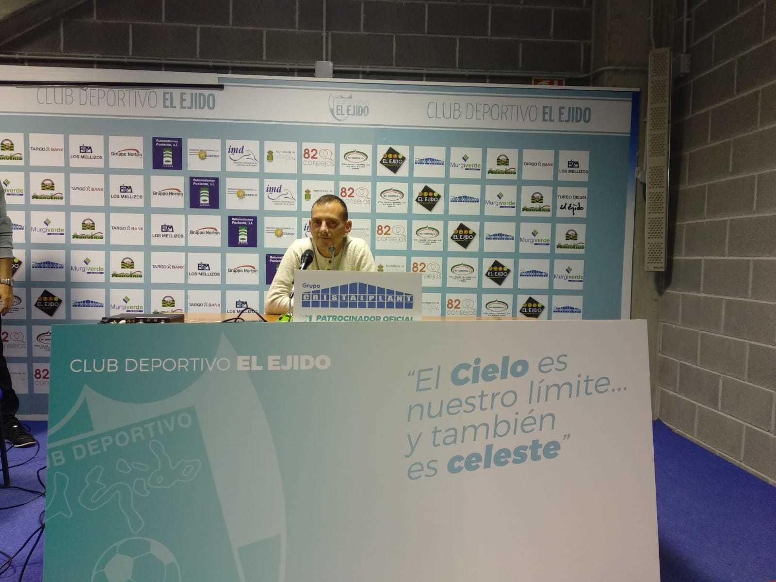 González durante una rueda de prensa.