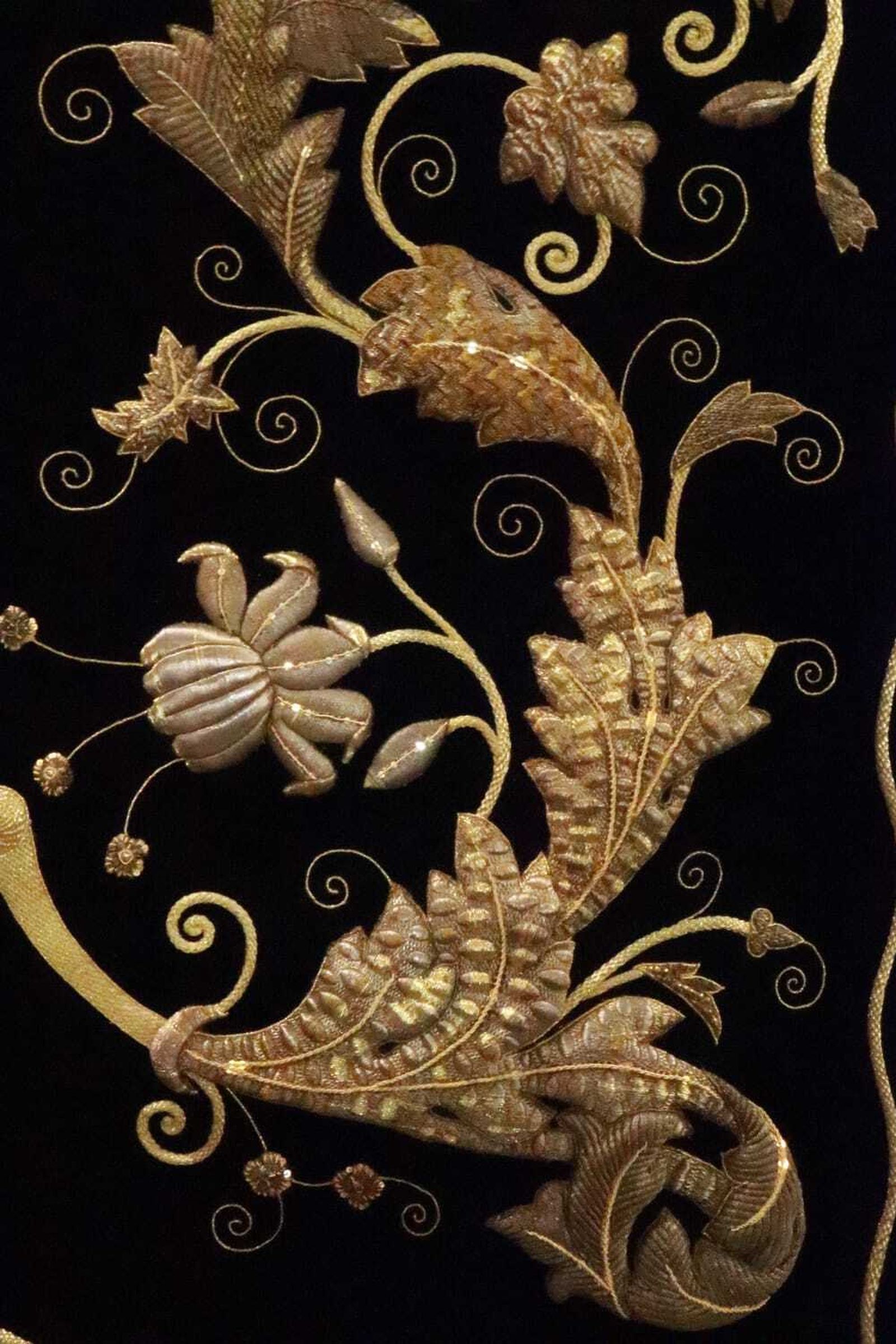 Detalle del manto bordado