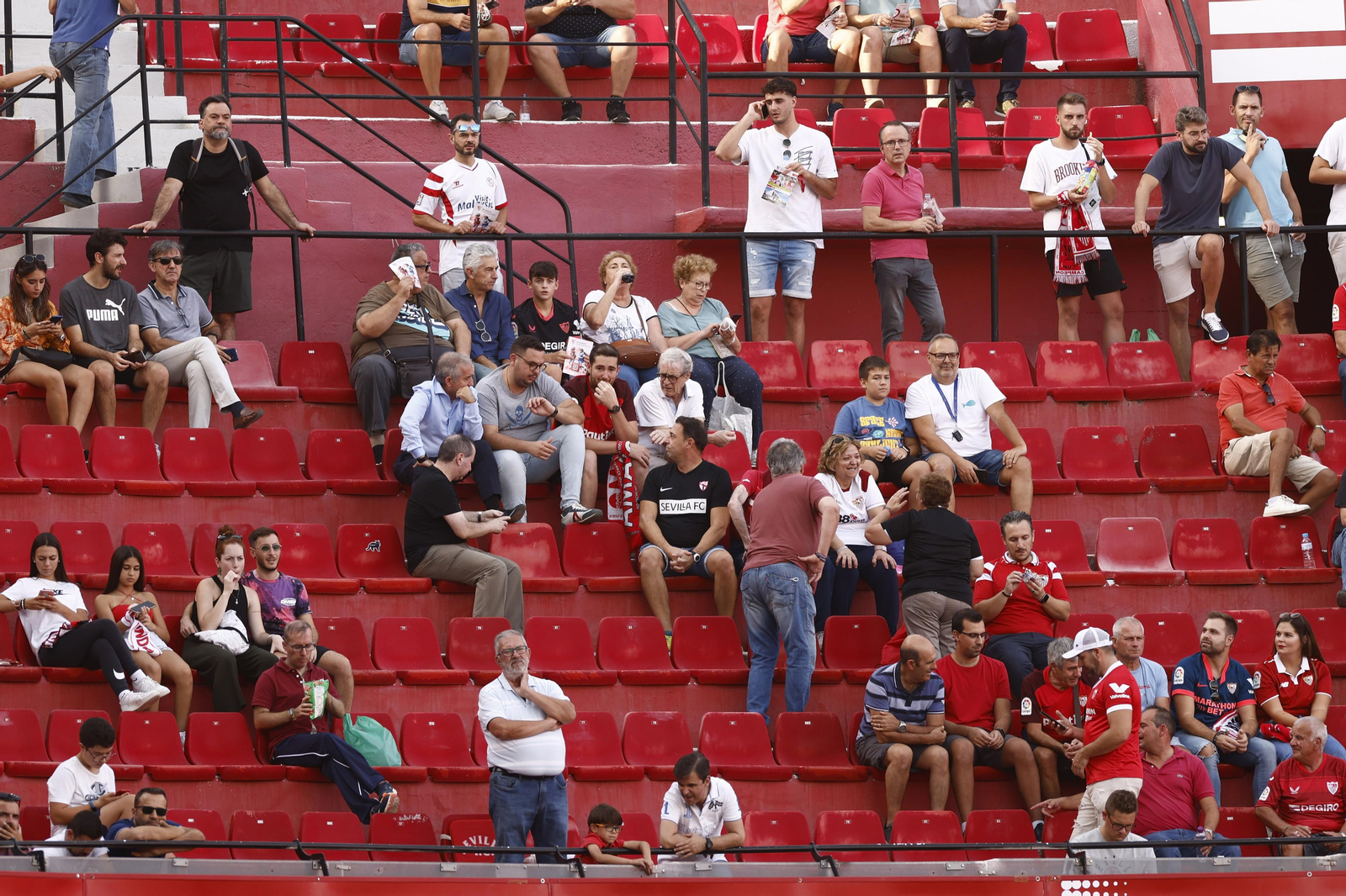 Búscate en las fotos del Sevilla-Athletic