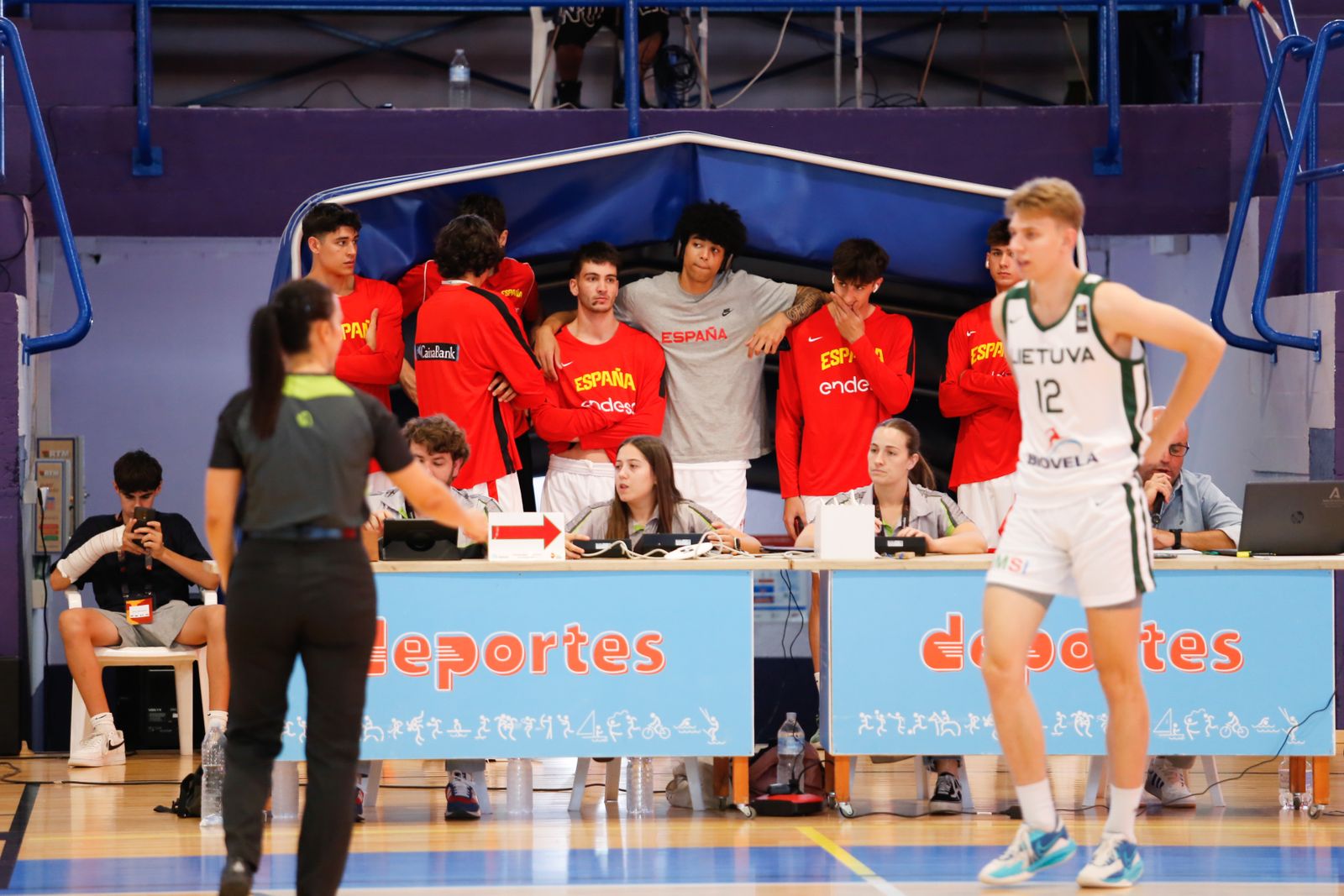 Las fotos de la primera jornada del torneo Internacional U20 de baloncesto de La Línea