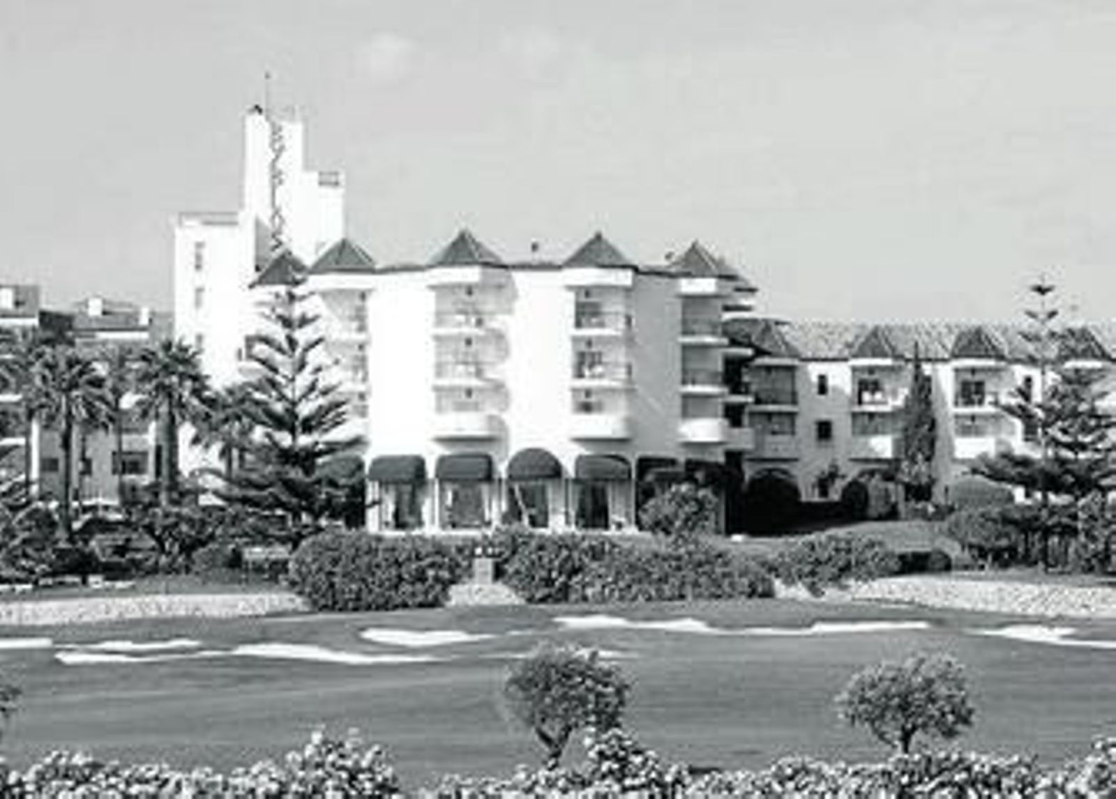 Vista exterior de hotel Byblos Andaluz en Mijas.